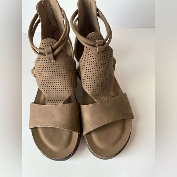 Pierre Dumas Brown Faux Leather Wedge Sandals Size 8.5 - Picture 3 of 6